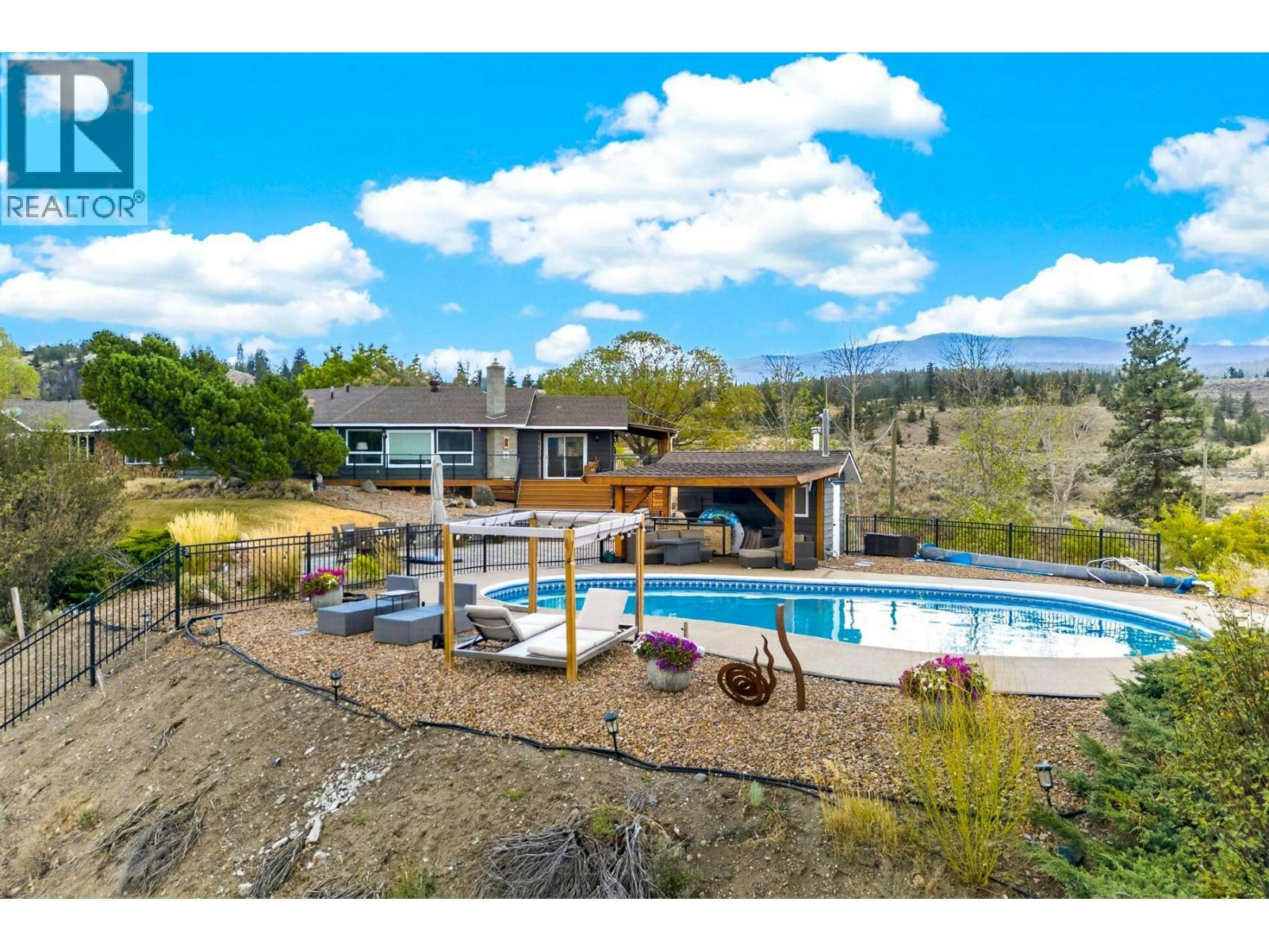 5657 Beaton Road - 4