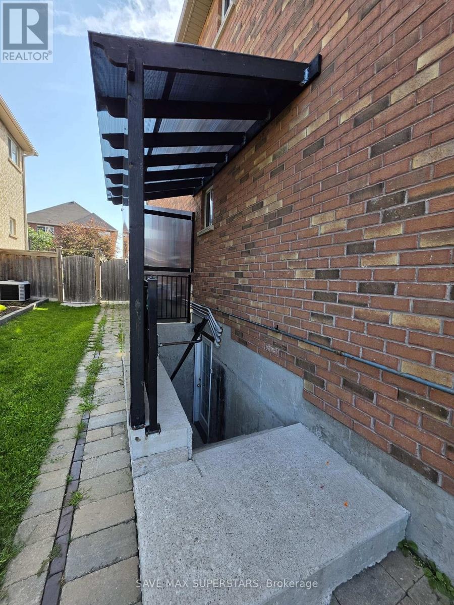 LOWER-133 The Queensway Way, Barrie, ON, L4M 0B4