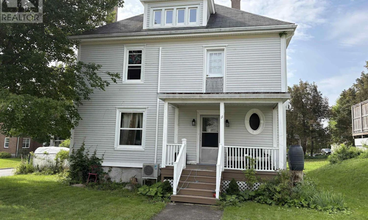 11 Victoria Avenue