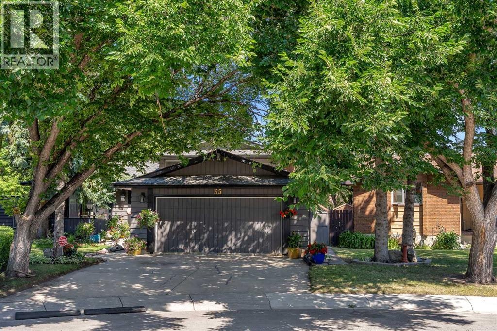 35 Rundlemere Place NE, Calgary, AB, T1Y 3K4