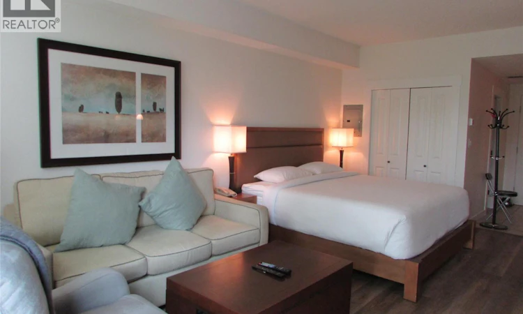 224-4200 Lakeshore Drive