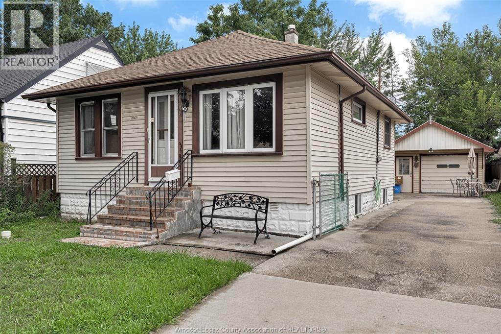 1547 Ellrose Avenue, Windsor, ON, N8Y 3X6