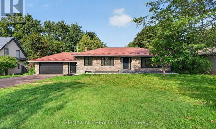 11 Faircroft Boulevard