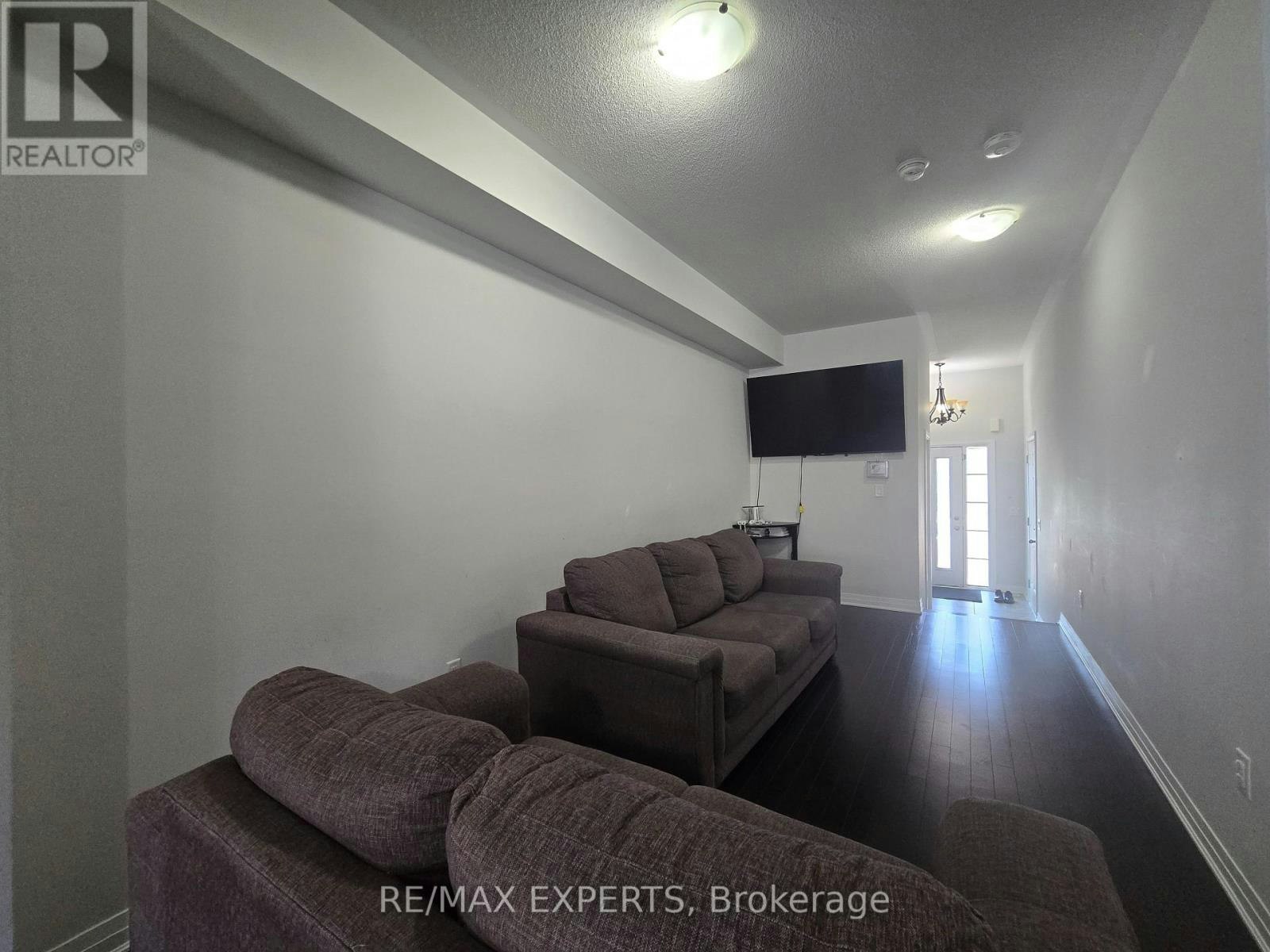 35 Landolfi Way, Bradford West Gwillimbury, ON, L3Z 4L7 - 3