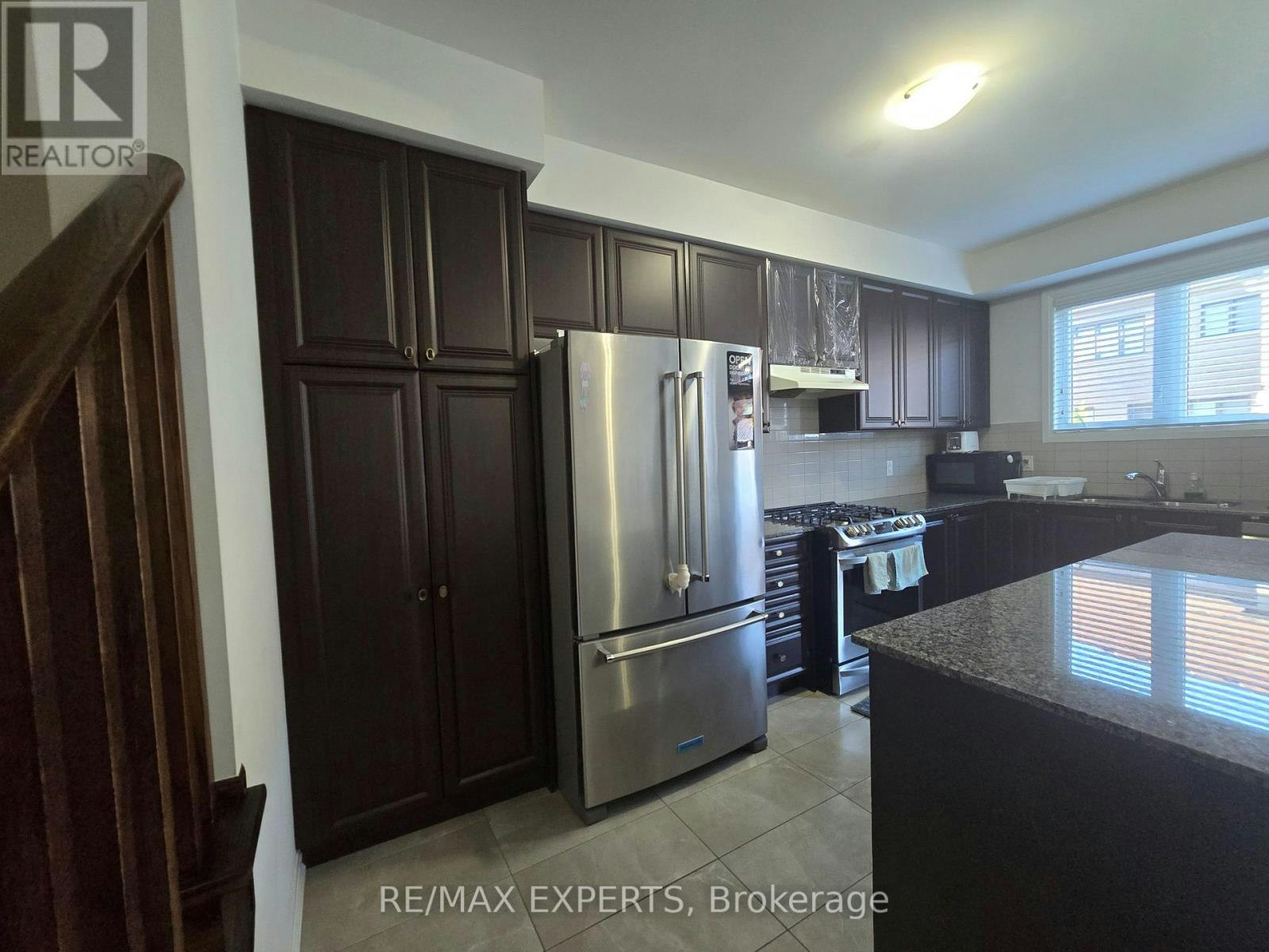 35 Landolfi Way, Bradford West Gwillimbury, ON, L3Z 4L7 - 4