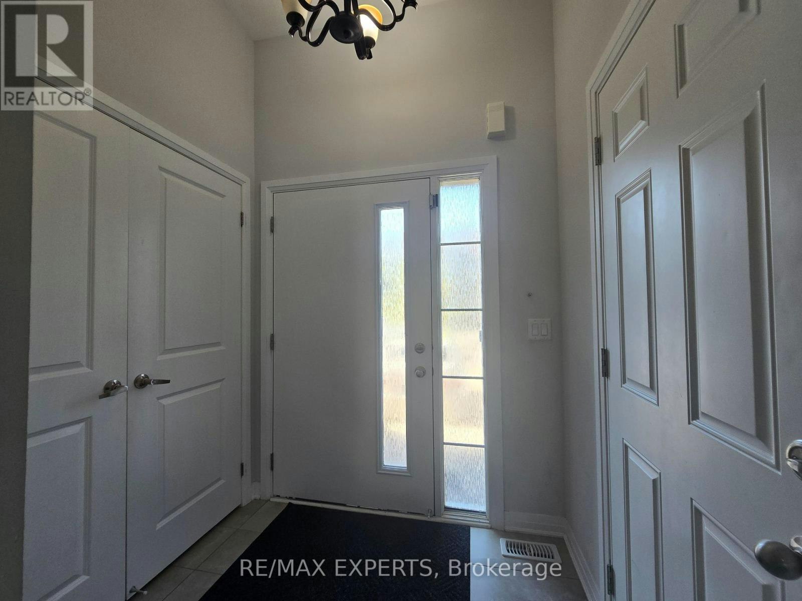 35 Landolfi Way, Bradford West Gwillimbury, ON, L3Z 4L7 - 2