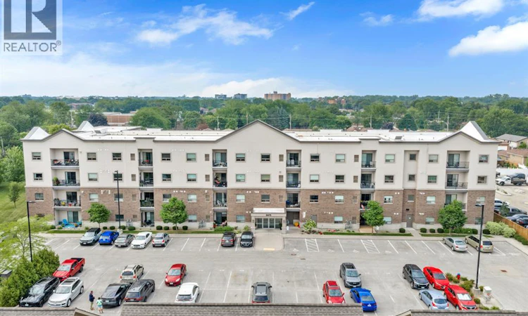 402-8475 Wyandotte Street East