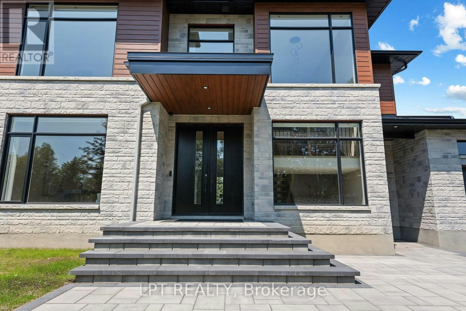 15 Briggs Avenue, Ottawa, ON, K2E 6W5 - 2