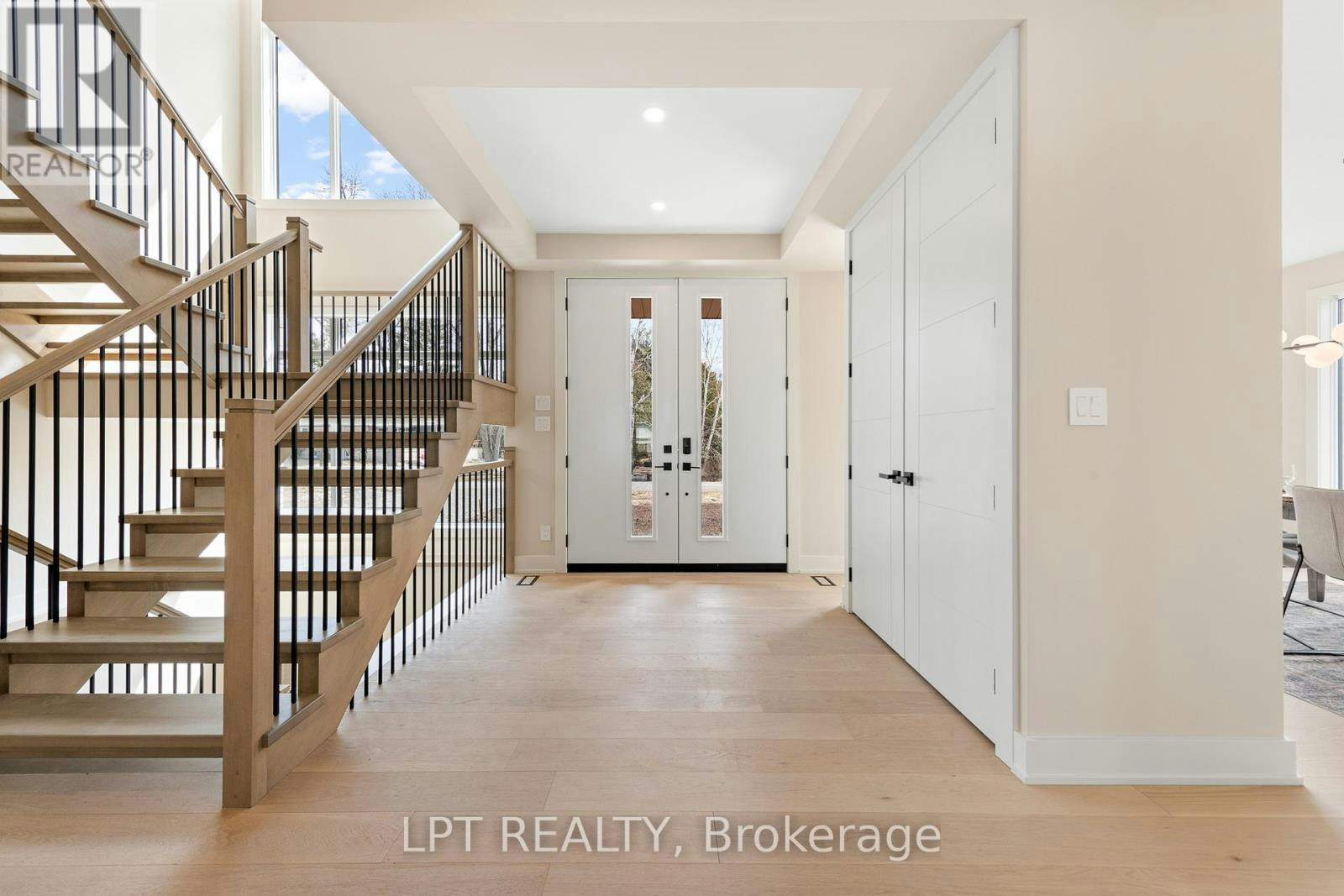 15 Briggs Avenue, Ottawa, ON, K2E 6W5 - 3