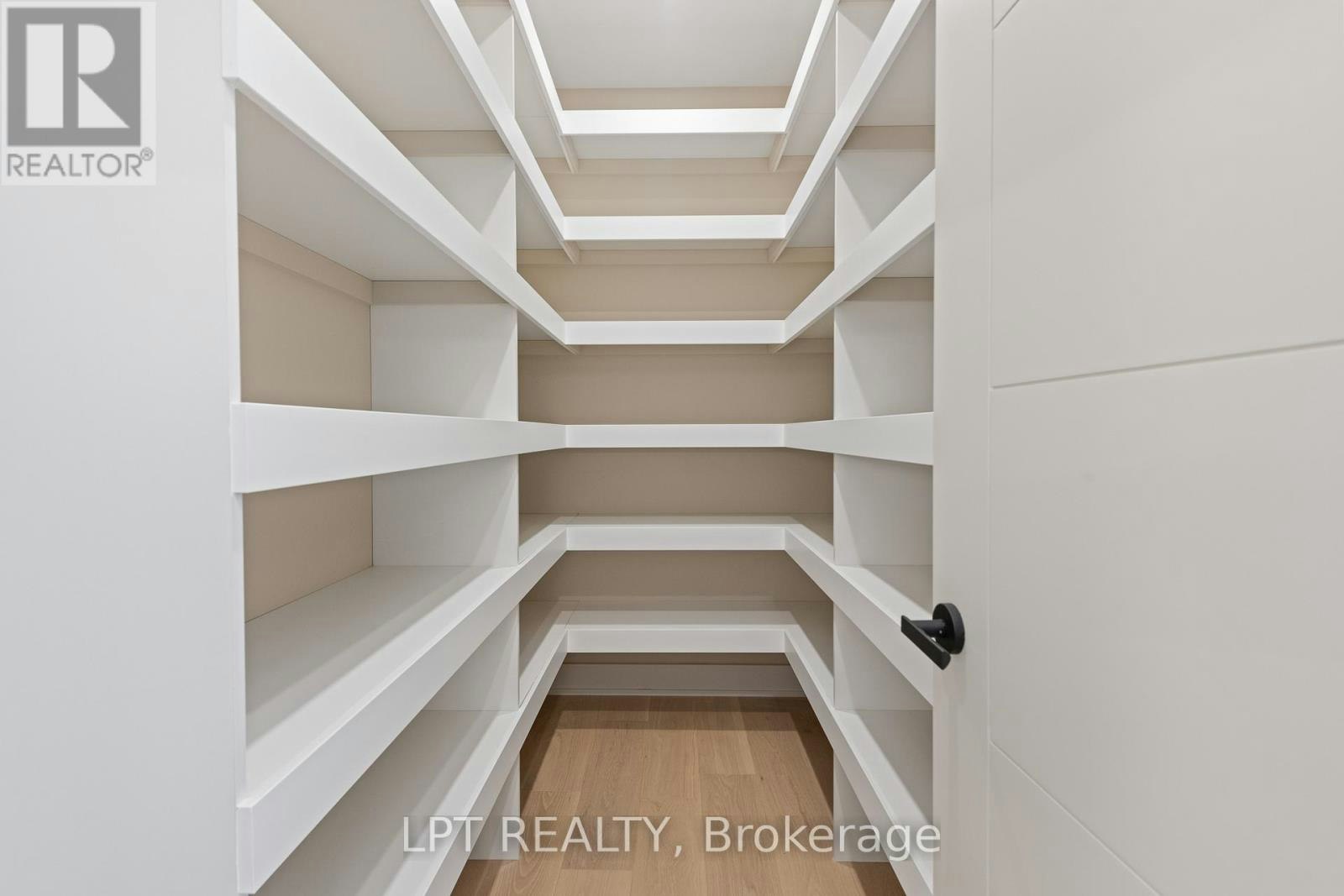 15 Briggs Avenue, Ottawa, ON, K2E 6W5 - 9