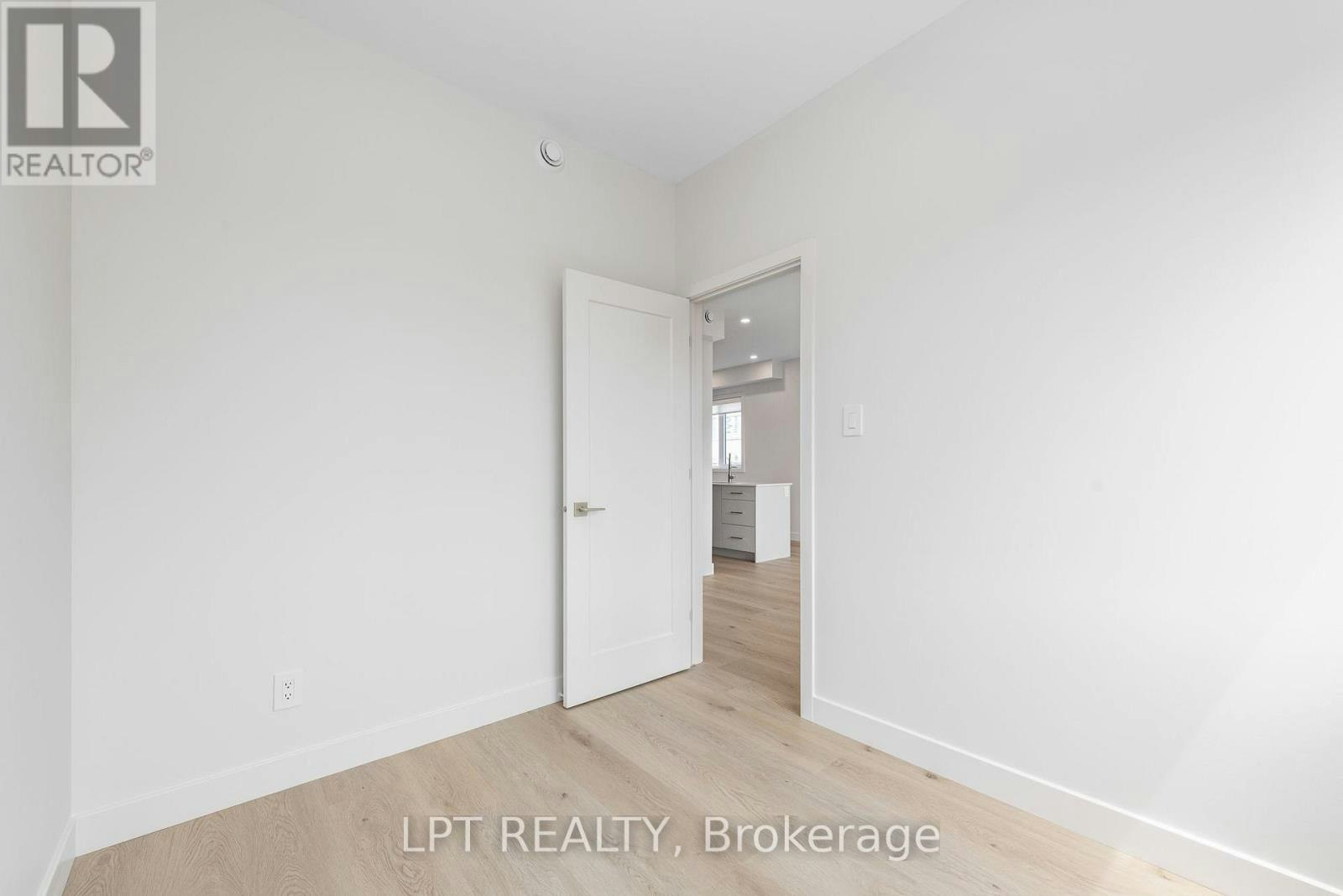 7-249 Columbus Avenue, Ottawa, ON, K1K 1P5 - 11