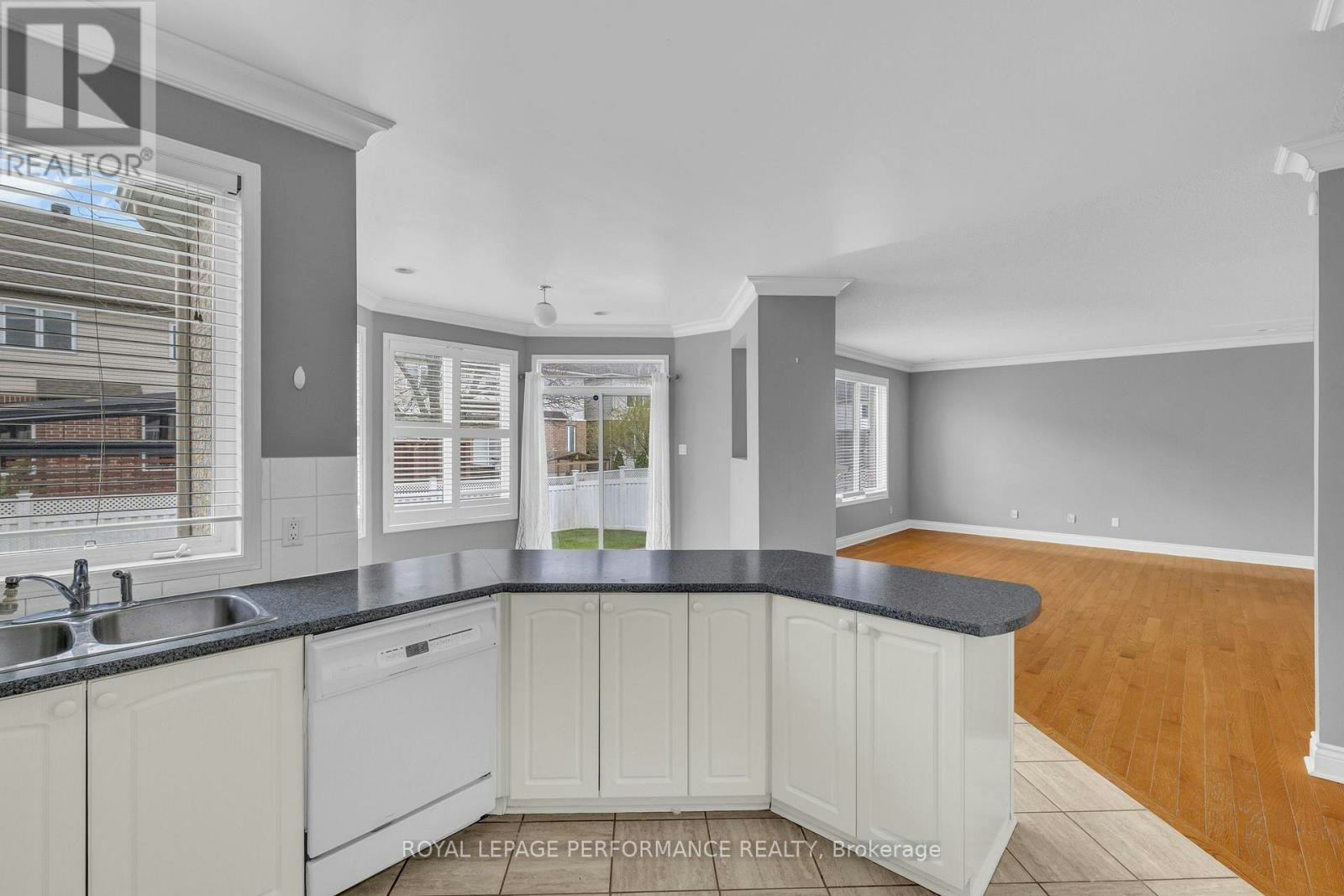 2415 Des Pruches Avenue, Ottawa, ON, K1W 1K7 - 10