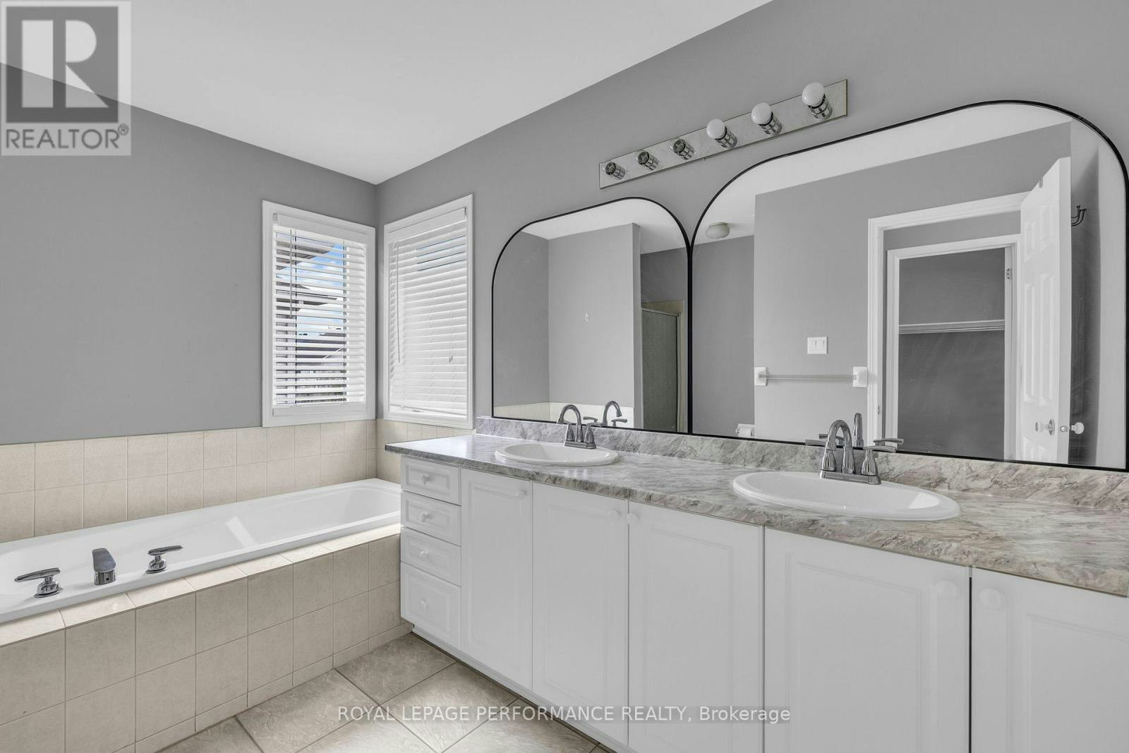 2415 Des Pruches Avenue, Ottawa, ON, K1W 1K7 - 21