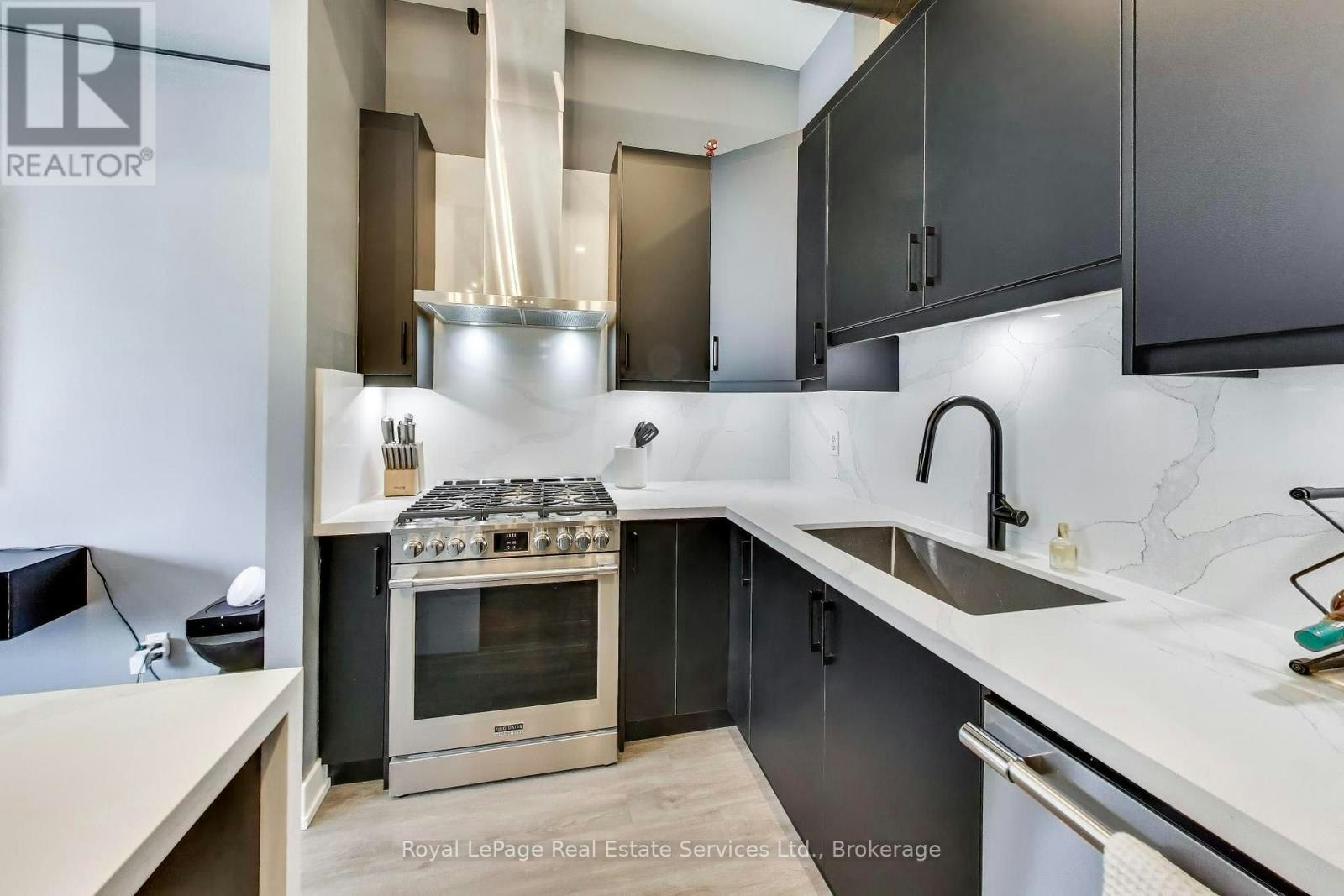 202-766 King Street W, Toronto, ON, M5V 1N6 - 8