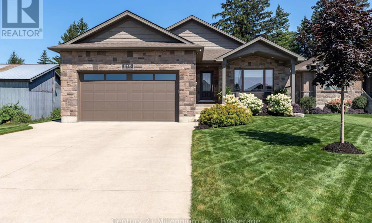 215 Djay Crescent
