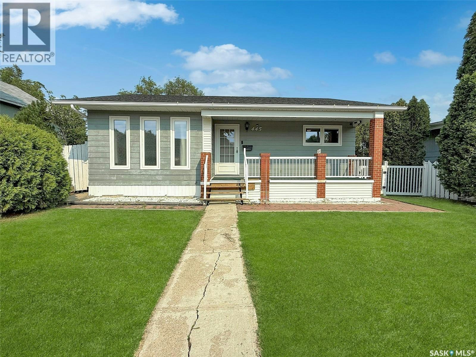 445 4th Avenue NW, Swift Current, SK, S9H 0V4