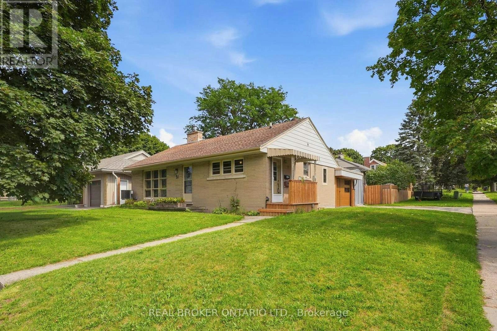 21 Oakwood Avenue, Kitchener, ON, N2H 6G8