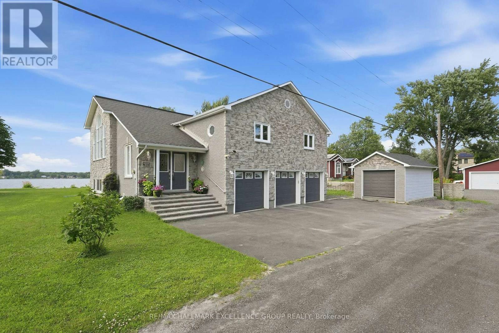 2985 Leo Lane, Cumberland, ON, K4C 1A6