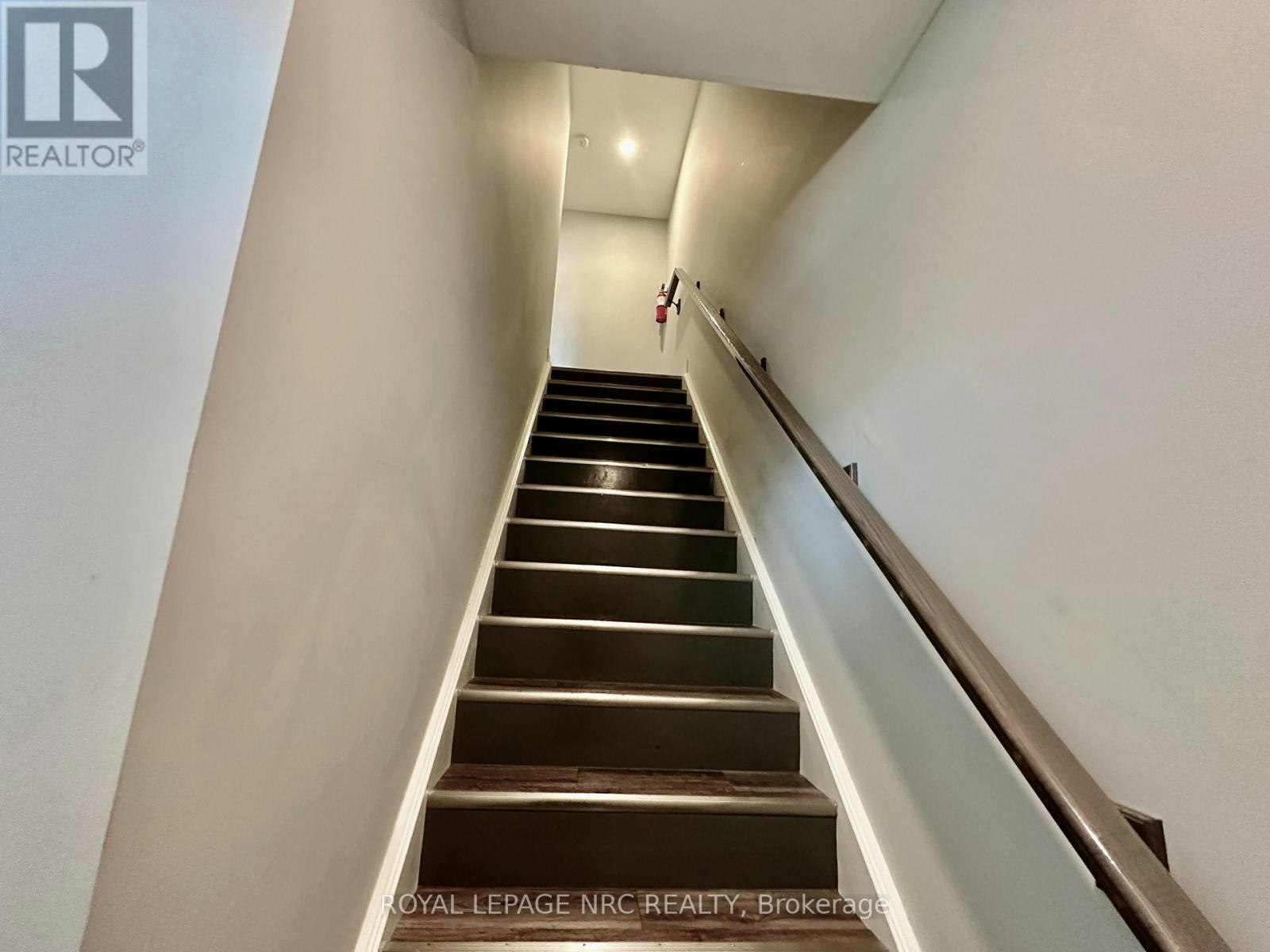 UPPER-1 Abbot Street, St. Catharines, ON, L2P 2G2 - 3