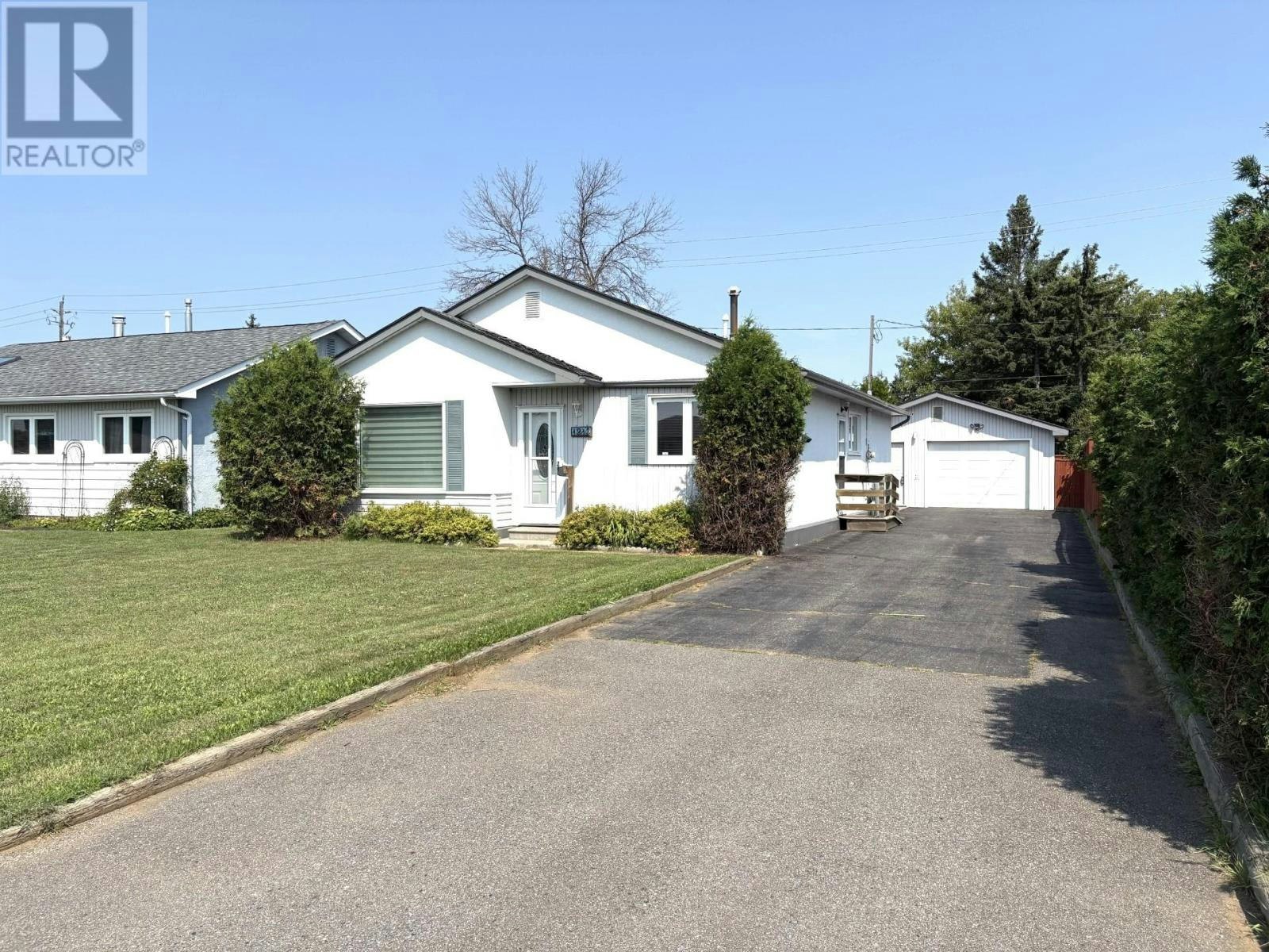 1213 Mary Street W, Thunder Bay, ON, P7E 4M8