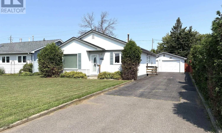 1213 Mary Street W