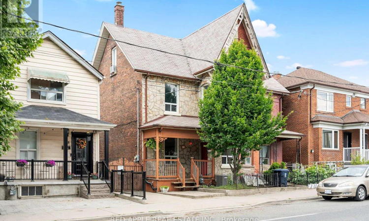 546 Dufferin Street
