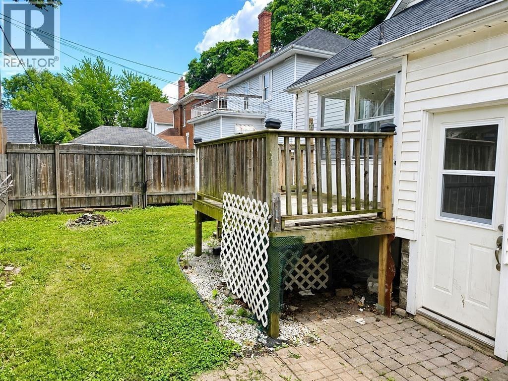 366 Cromwell Street, Sarnia, ON, N7T 3Y8 - 2
