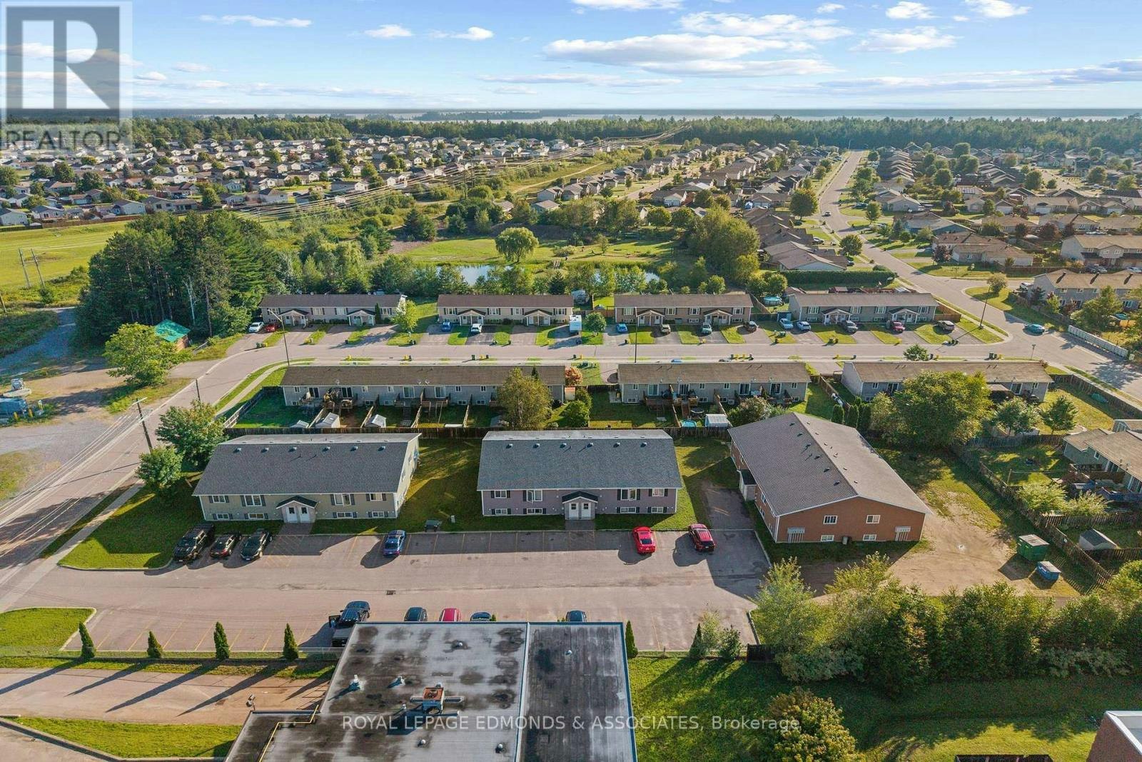 5 Renfrew Street, Petawawa, ON, K8H 0B6