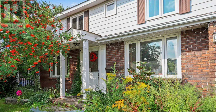 638 Laverendrye Drive, Ottawa, ON, K1J 7C4 - 4