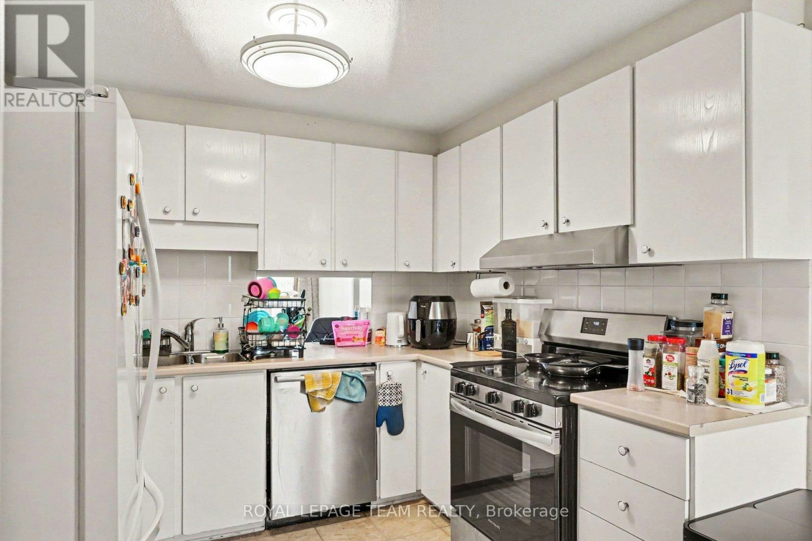 638 Laverendrye Drive, Ottawa, ON, K1J 7C4 - 9