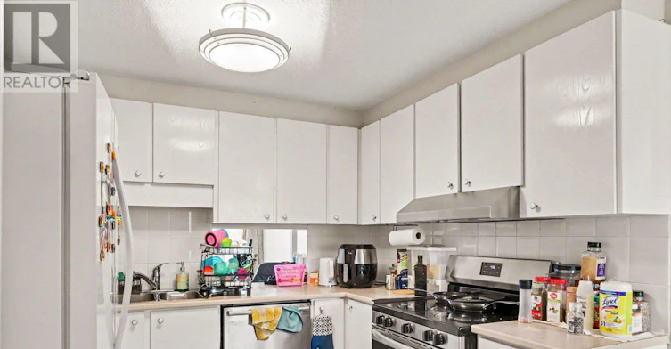 638 Laverendrye Drive, Ottawa, ON, K1J 7C4 - 9