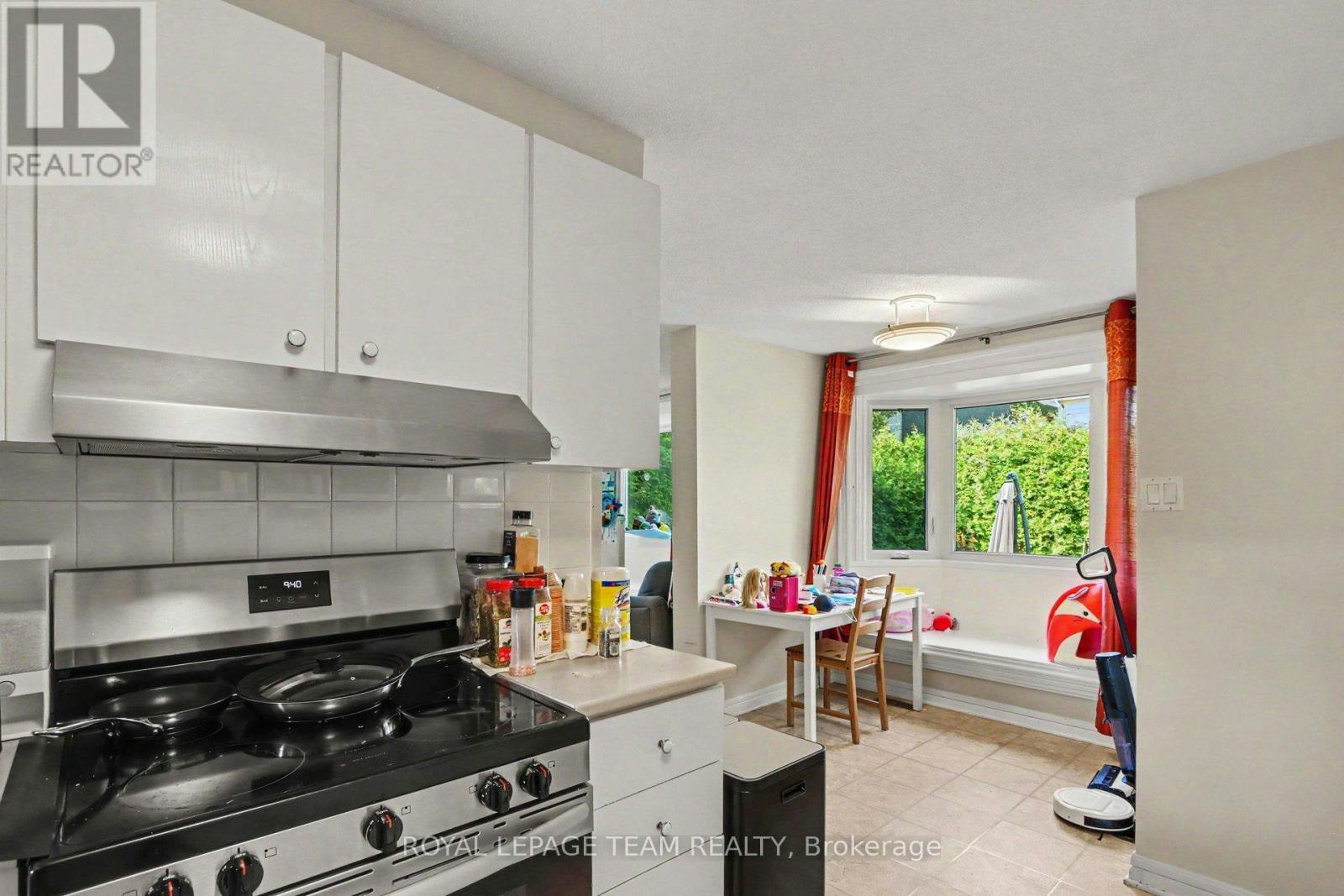 638 Laverendrye Drive, Ottawa, ON, K1J 7C4 - 10