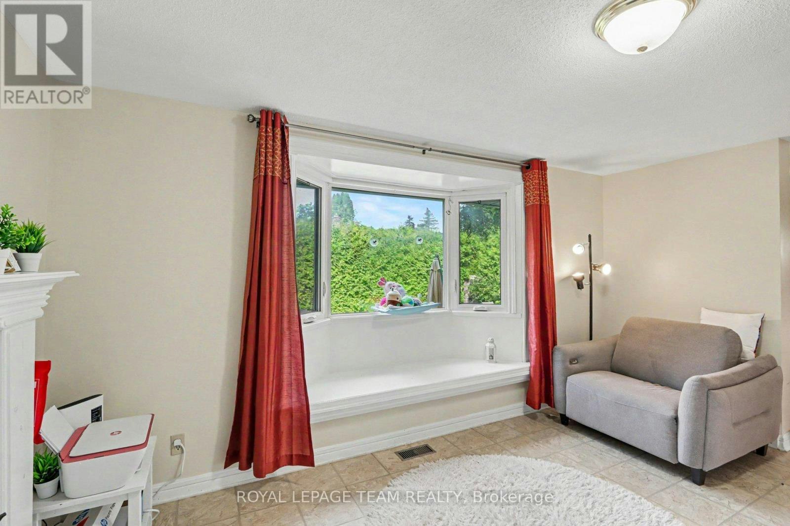 638 Laverendrye Drive, Ottawa, ON, K1J 7C4 - 12