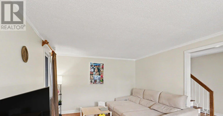 638 Laverendrye Drive, Ottawa, ON, K1J 7C4 - 5