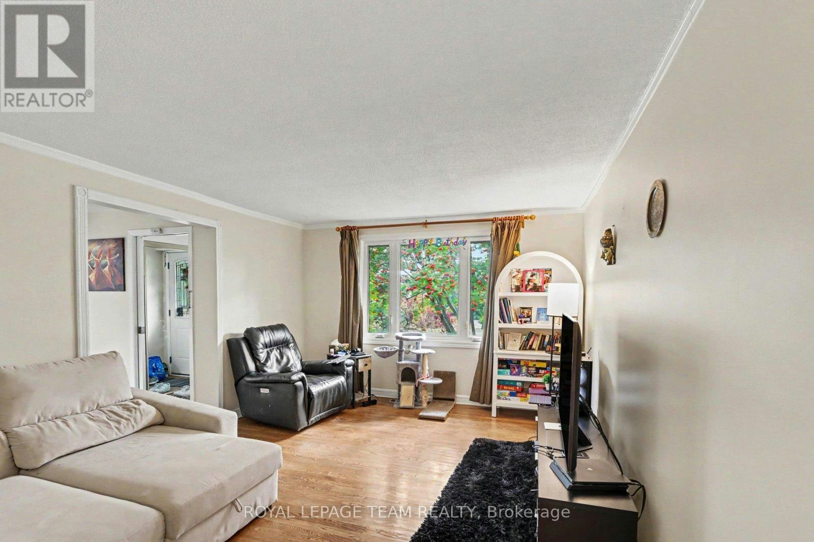 638 Laverendrye Drive, Ottawa, ON, K1J 7C4 - 6