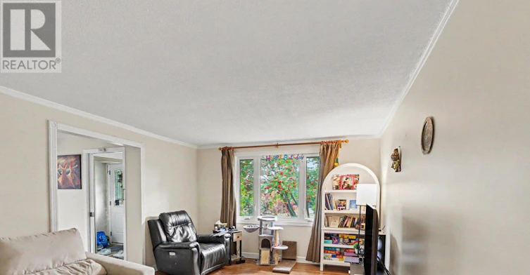 638 Laverendrye Drive, Ottawa, ON, K1J 7C4 - 6