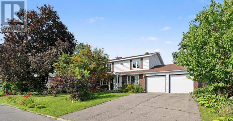 638 Laverendrye Drive, Ottawa, ON, K1J 7C4 - 2