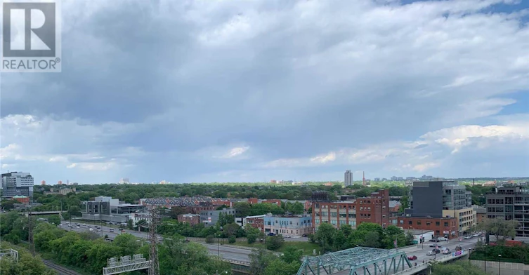 1003-51 Trolley Crescent, Toronto, ON, M5A 0E9 - 2