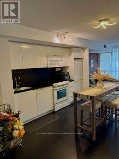651-10 Capreol Court, Toronto, ON, M5V 4B3 - 7