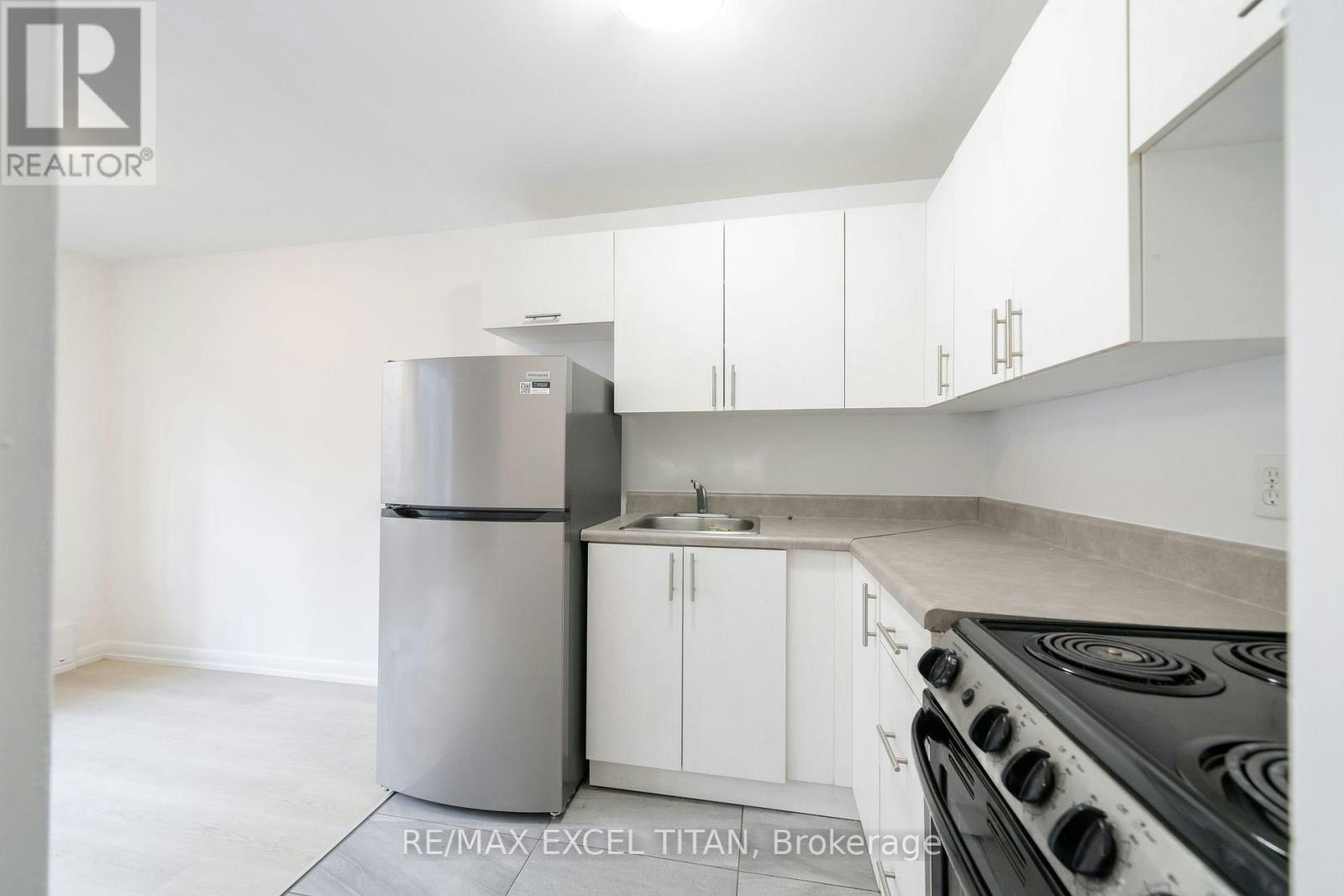 302-77 Erskine Avenue, Toronto, ON, M4P 1Y5 - 9