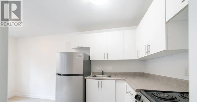 302-77 Erskine Avenue, Toronto, ON, M4P 1Y5 - 9