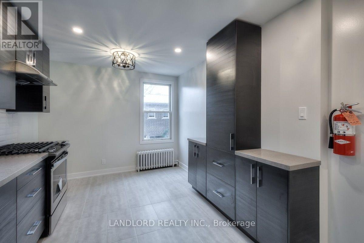 2-37 Grange Avenue, Toronto, ON, M5T 1C6 - 2