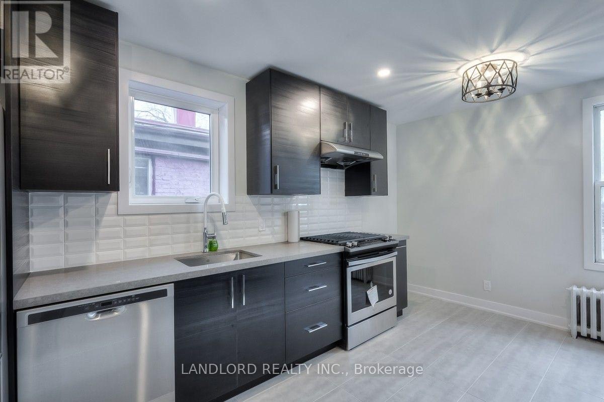 2-37 Grange Avenue, Toronto, ON, M5T 1C6 - 3