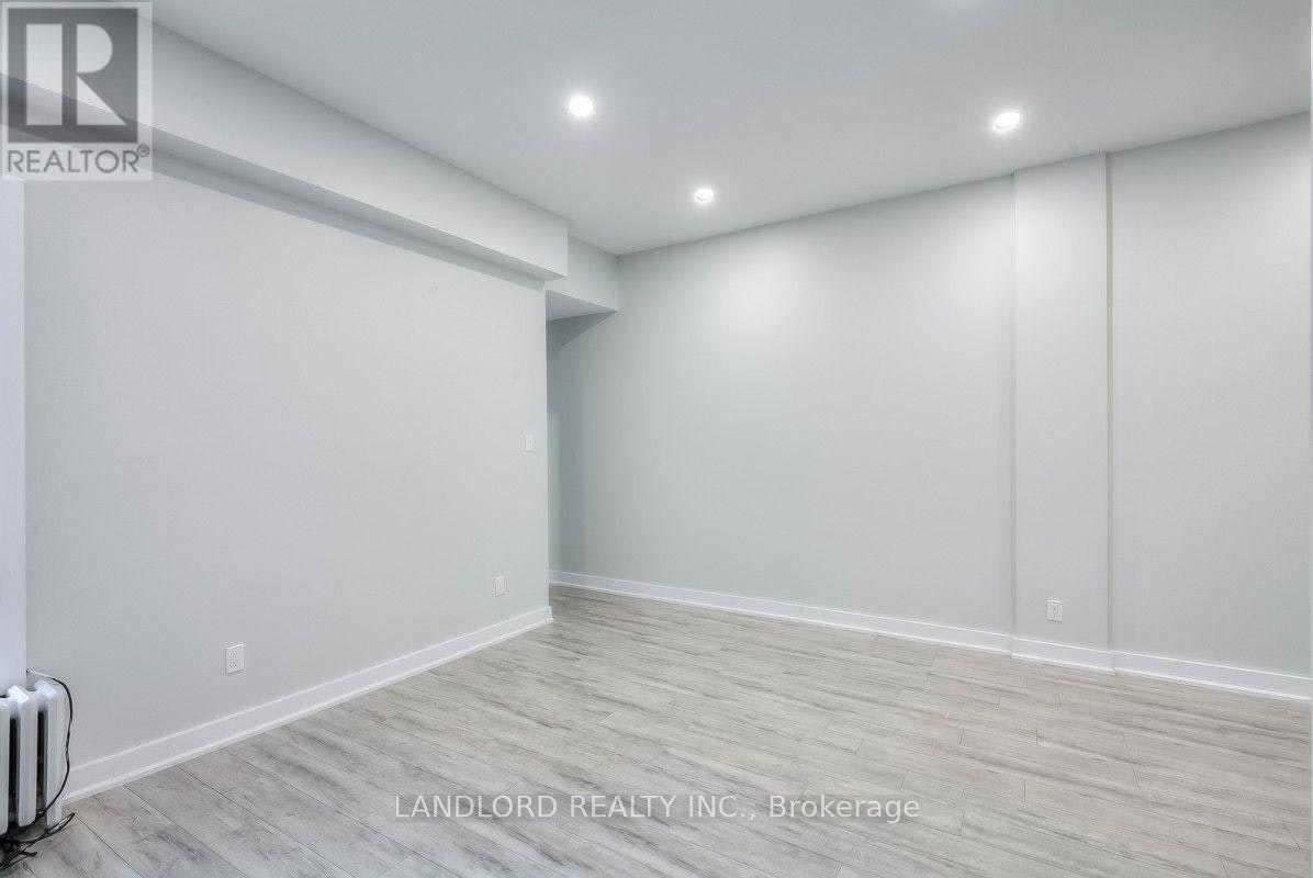 2-37 Grange Avenue, Toronto, ON, M5T 1C6 - 5
