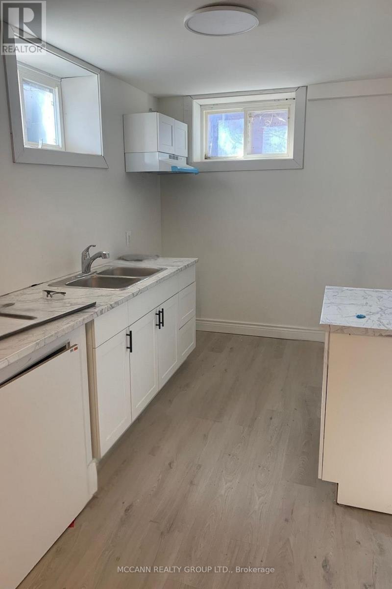 B-562 Mulock Court, Newmarket, ON, L3Y 5H2 - 9