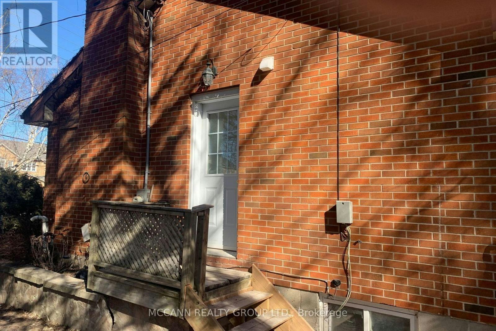 B-562 Mulock Court, Newmarket, ON, L3Y 5H2