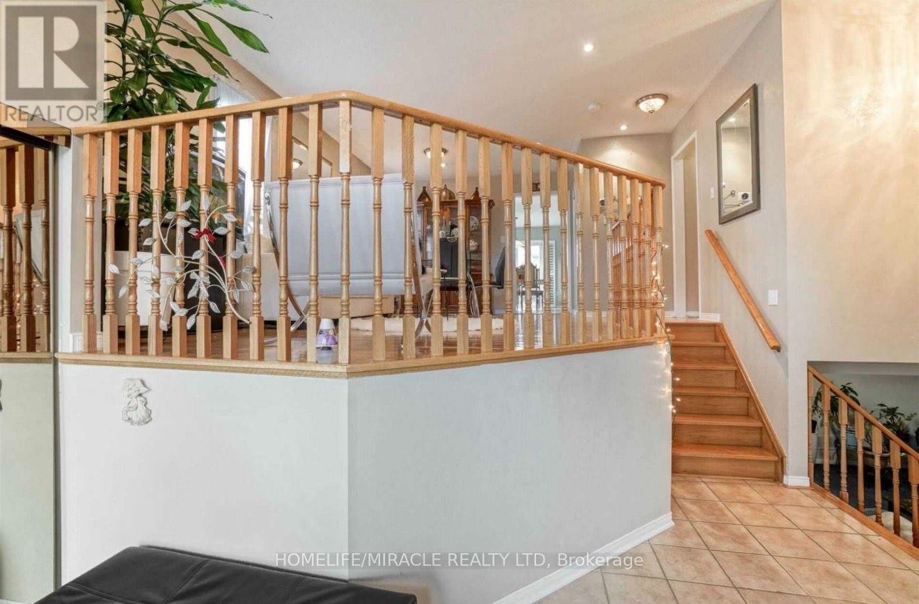 216 Van Scott Drive, Brampton, ON, L7A 1V9 - 4