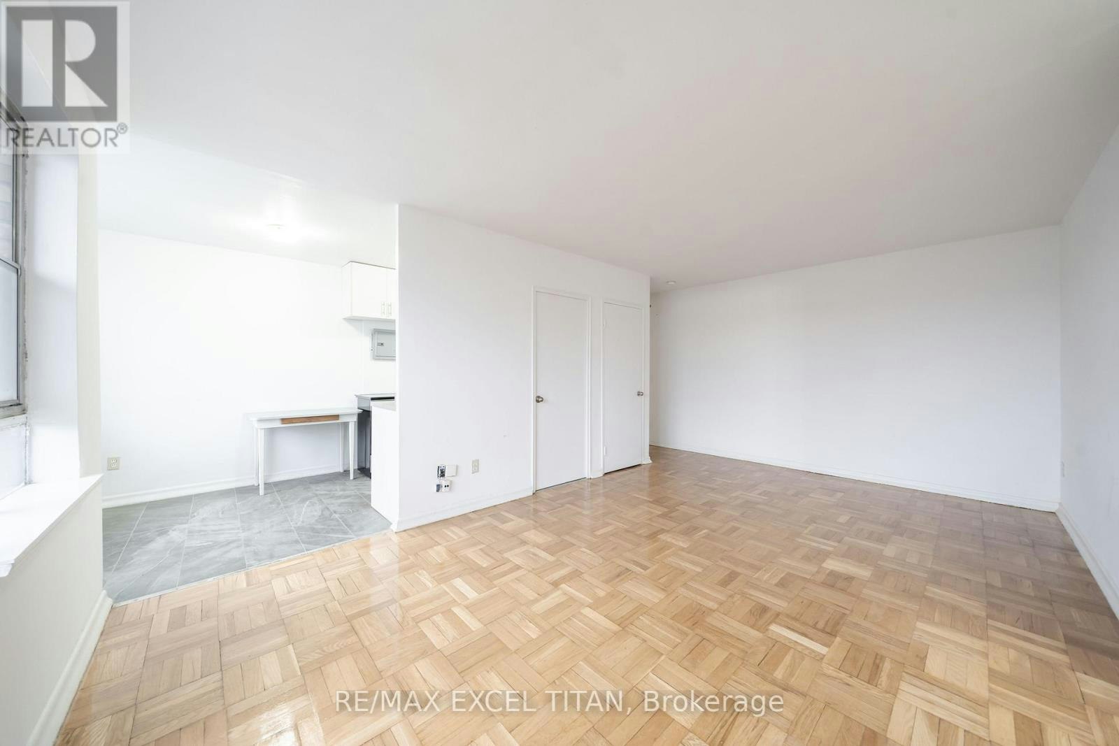 103-2507 Eglinton Avenue W, Toronto, ON, M6M 1S9 - 5