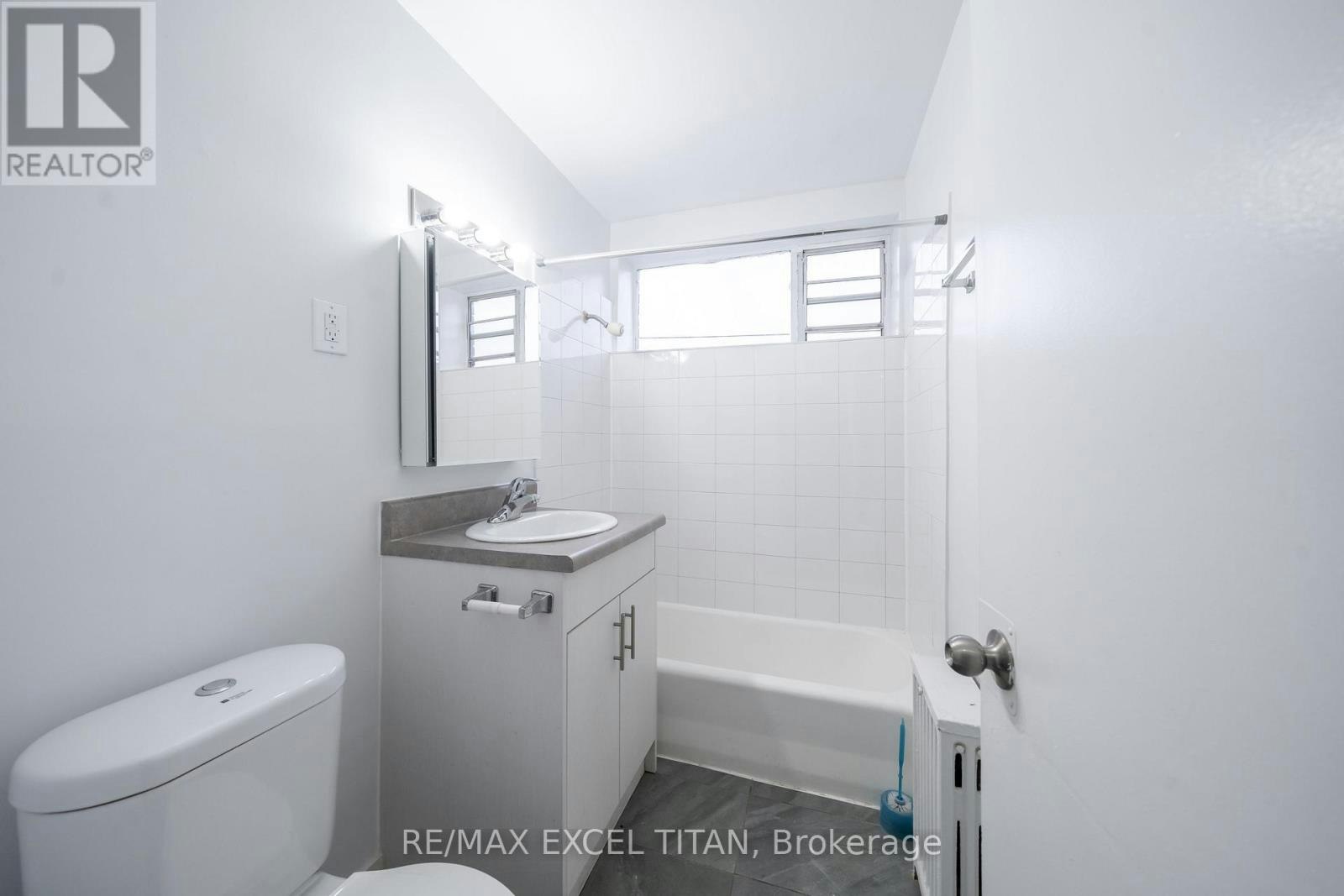 103-2507 Eglinton Avenue W, Toronto, ON, M6M 1S9 - 11