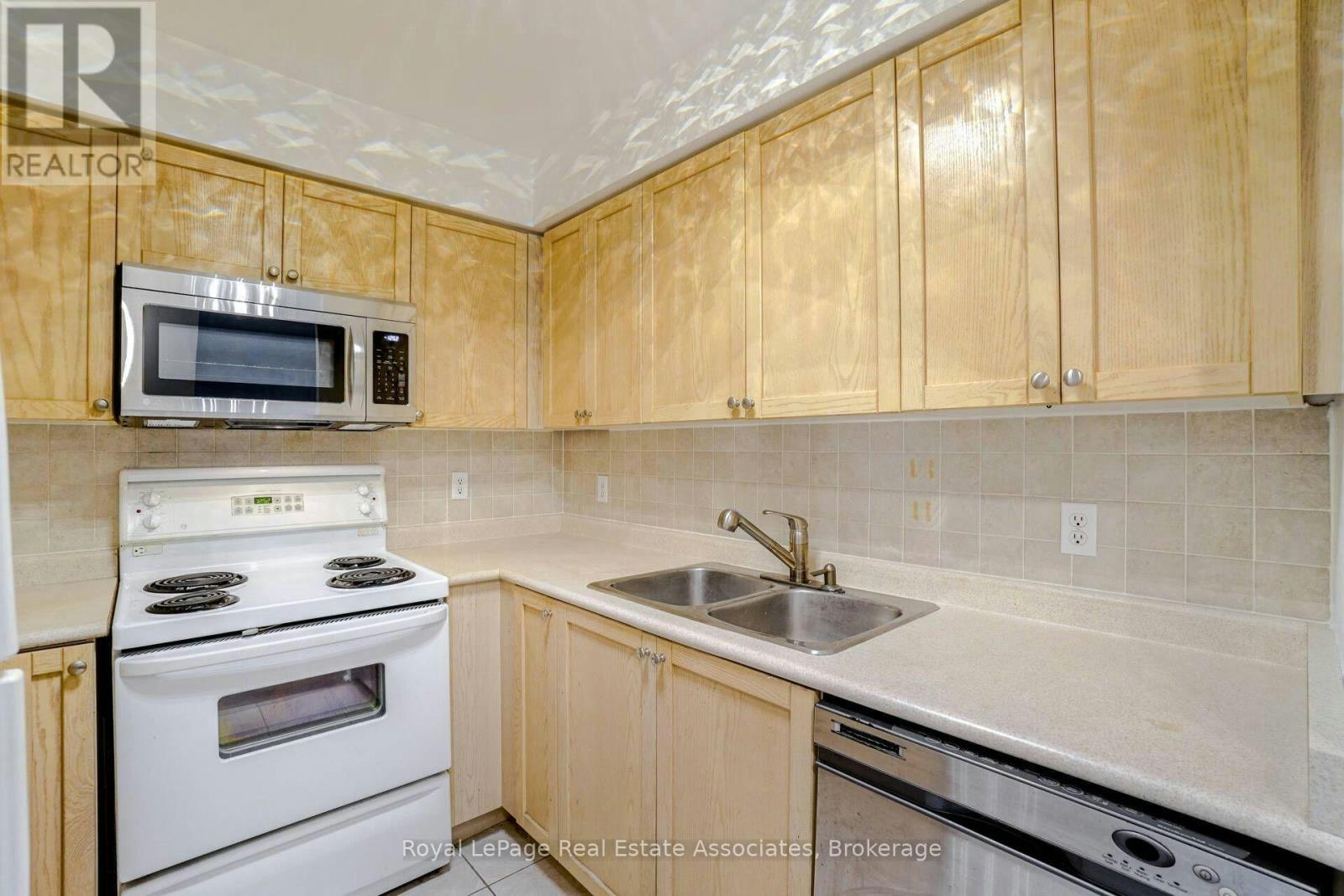 306-11 Michael Power Place, Toronto, ON, M9A 5G3 - 9
